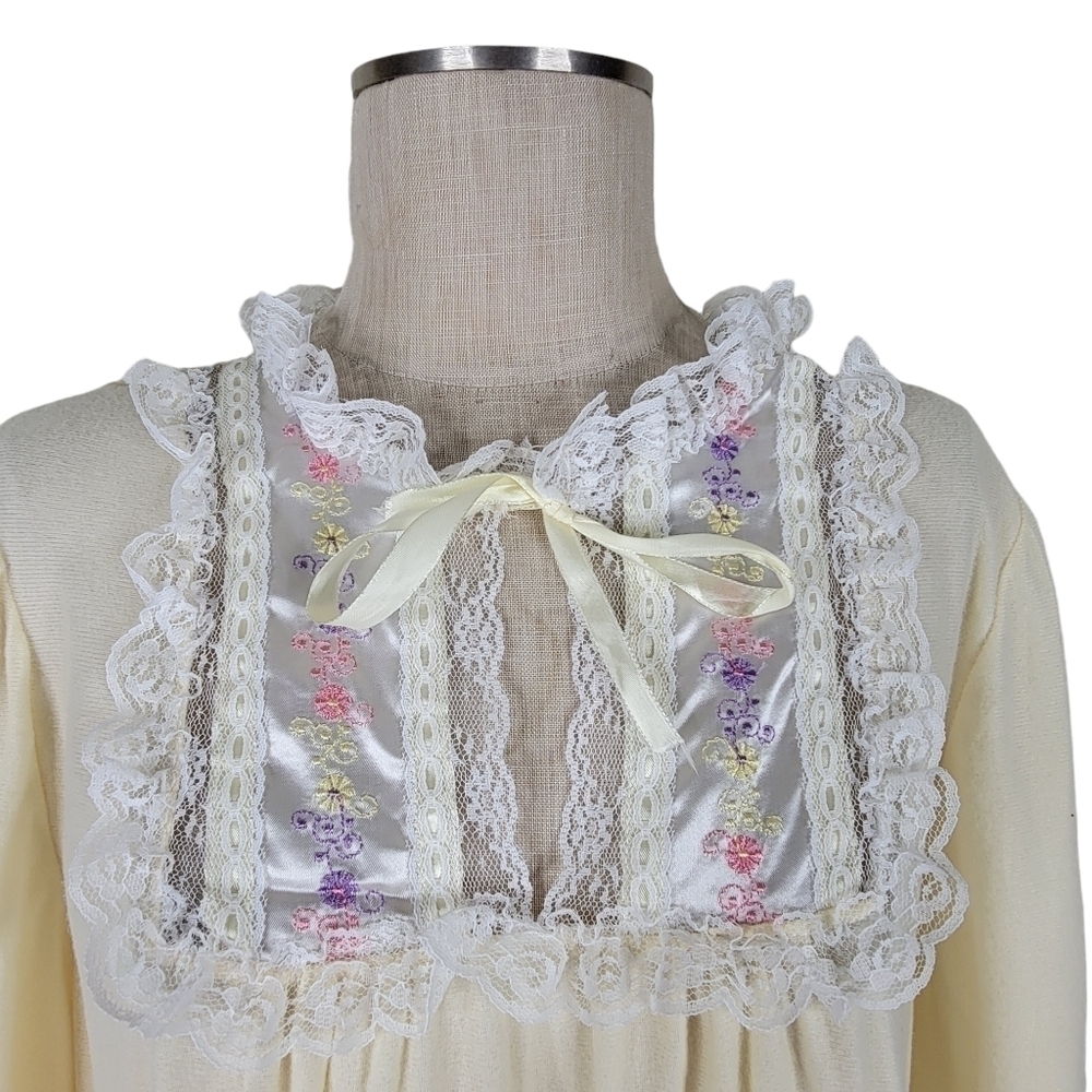 Spotlight Nightgown Sz L Yellow Embroidered White Trim Lace Soft Vintage USA New - Picture 3 of 15